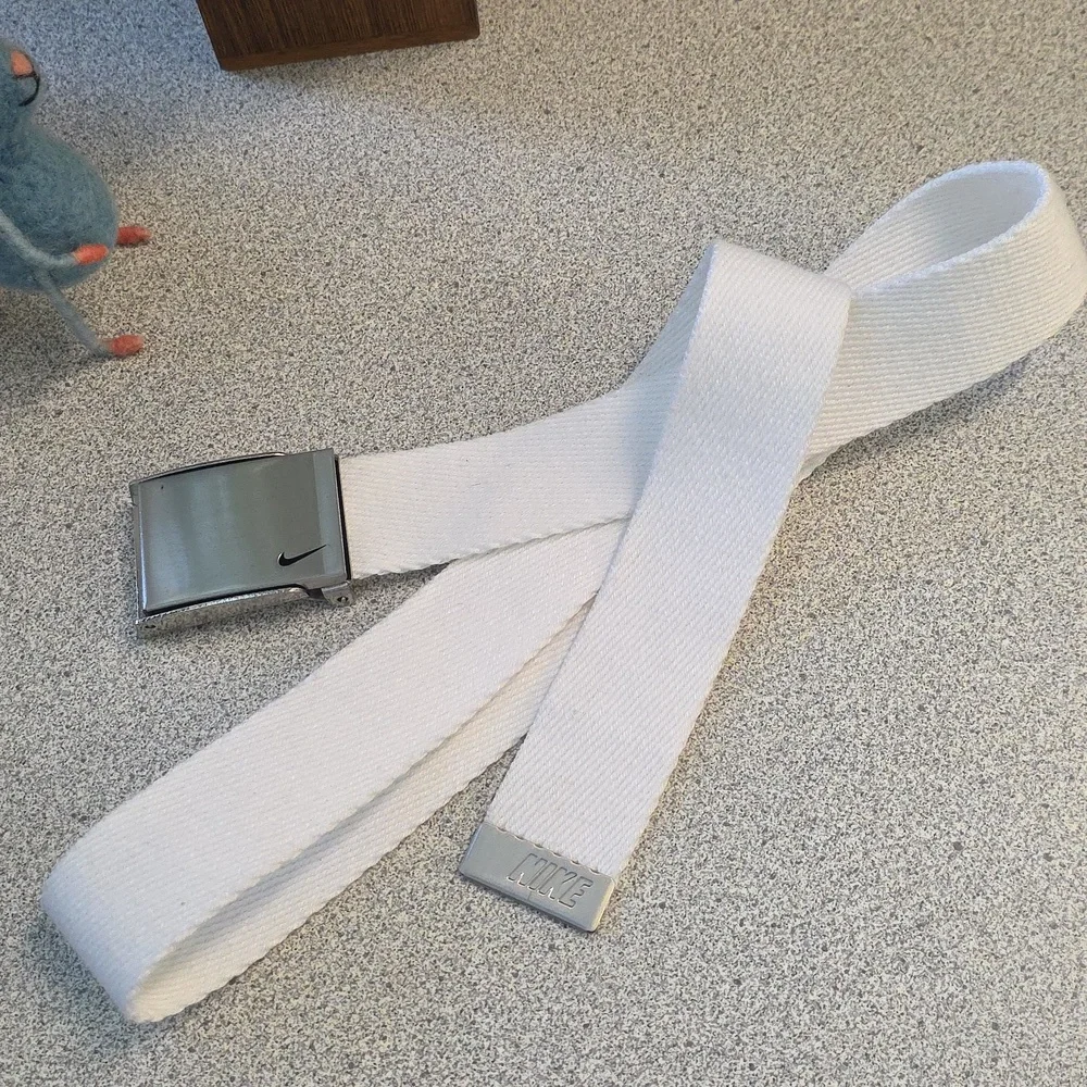 NIKE Golf Belt - White Adjustable Web Belt 38 inches - Picture 4 of 6